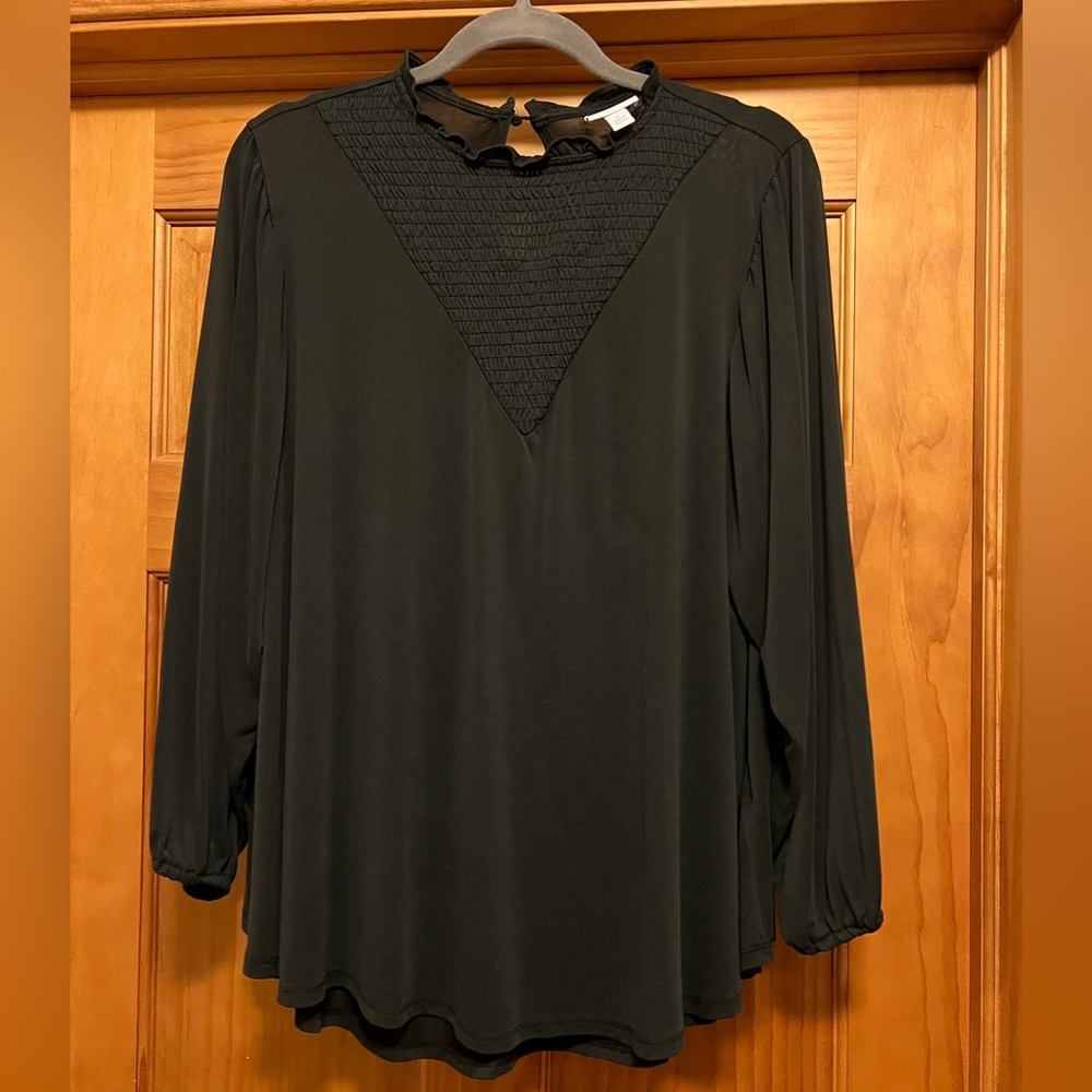 LuLaRoe CLARA Black Blouse Top with Ruffle Neckline Size Large *worn once*